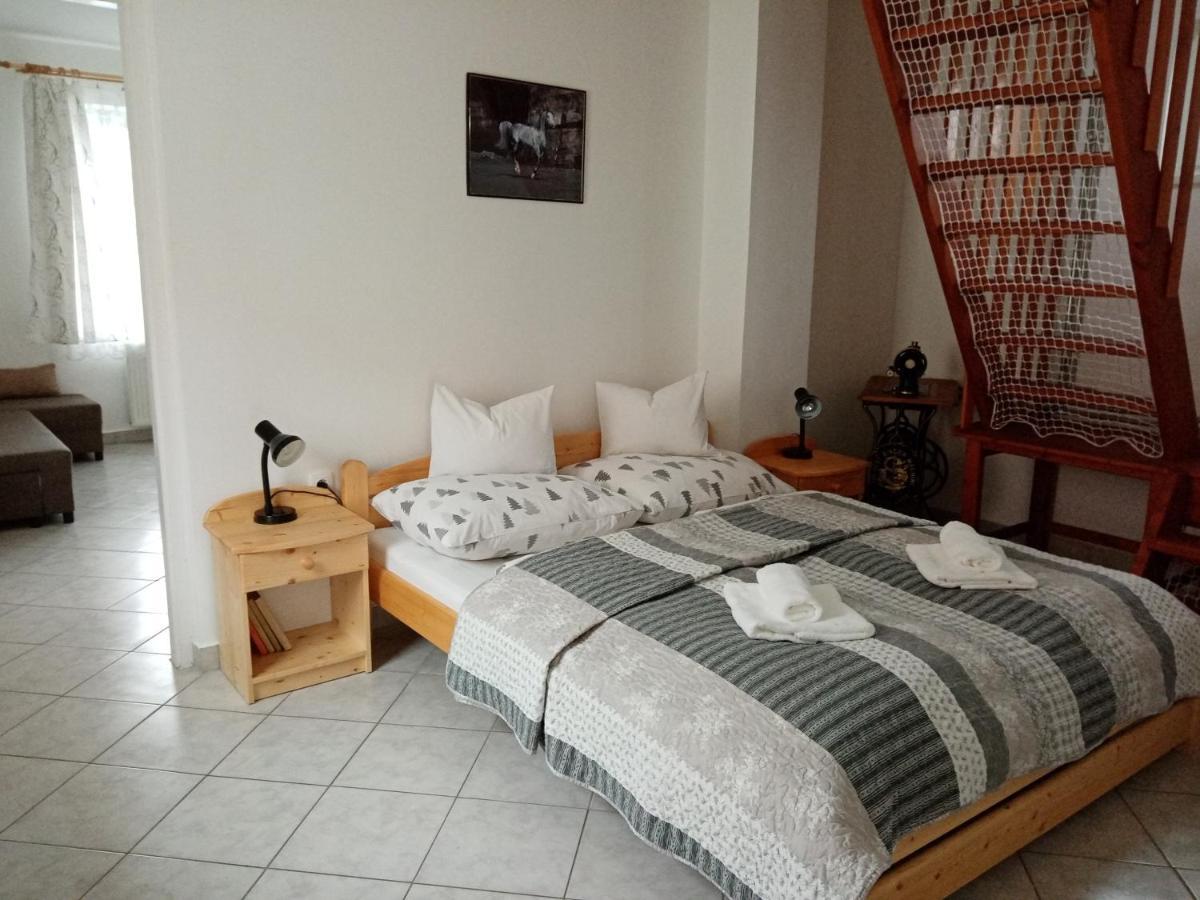 Eoetvoes Nyaralo Villa Siofok Ngoại thất bức ảnh